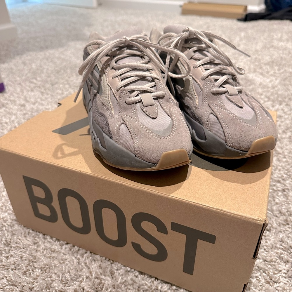 Yeezy boost 700